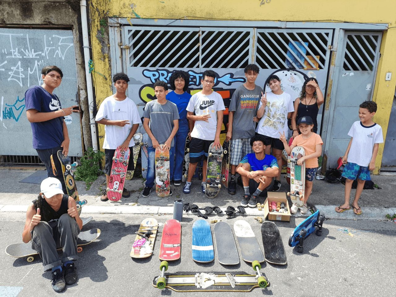 Spendenübergabe beim Projeto Skate Poético 2022