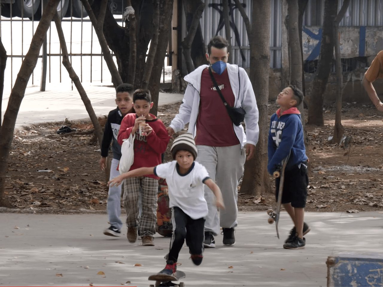 Mailton beim Skaten im Vila Prudente Skate Park (Foto 1)