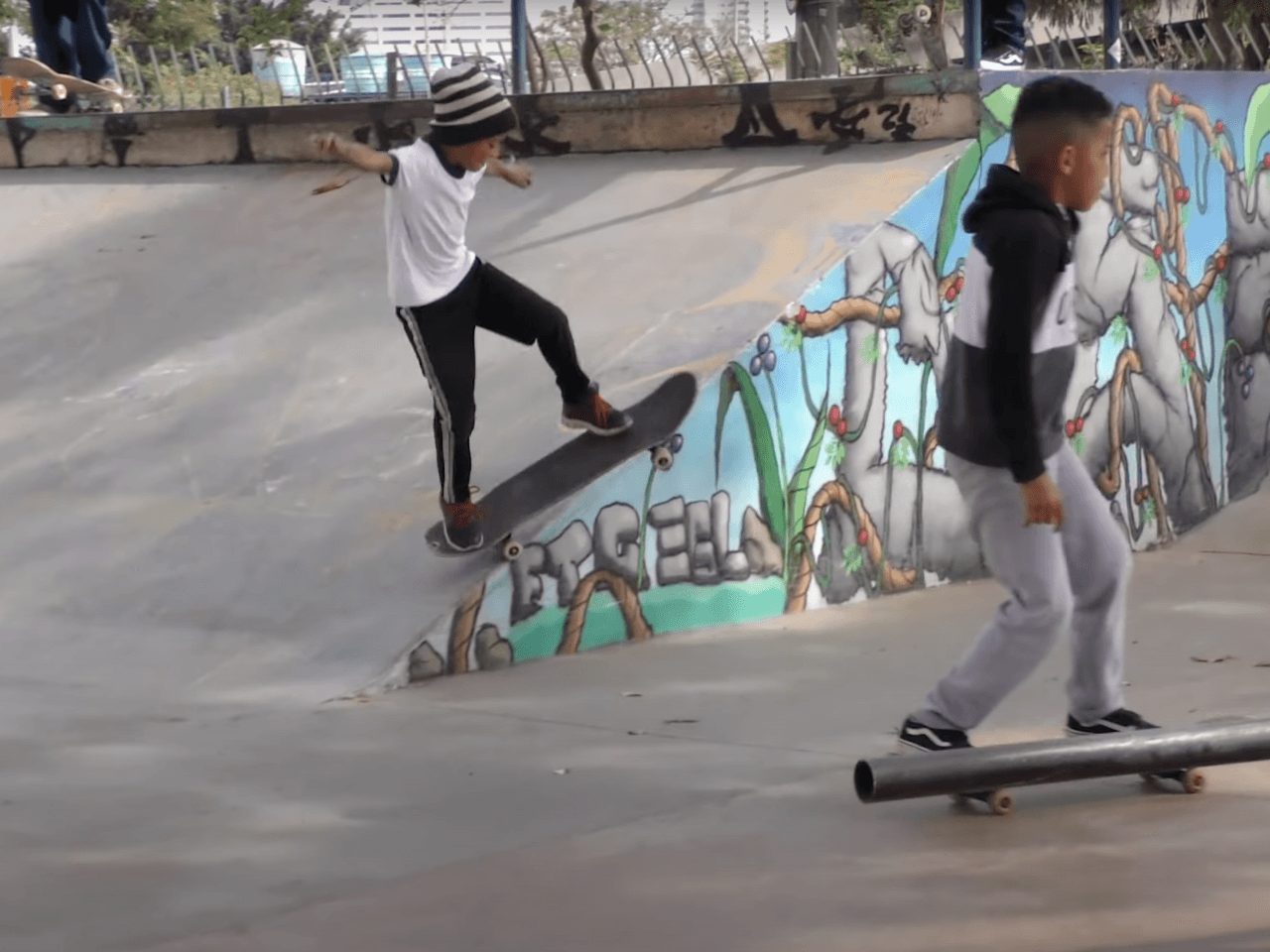 Mailton beim Skaten im Vila Prudente Skate Park (Foto 2)